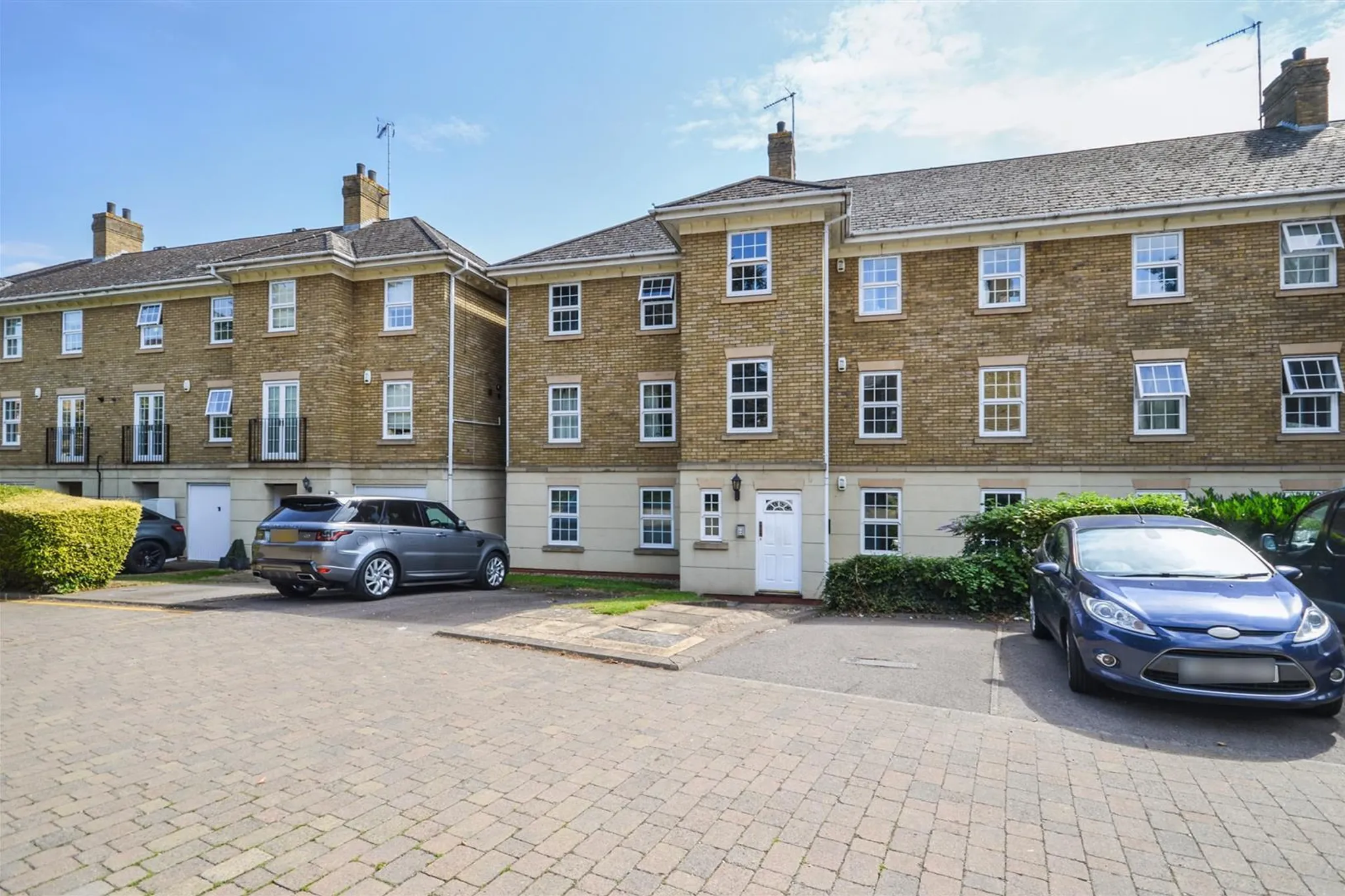 Flat Scholars Court in Brandon and Byshottles