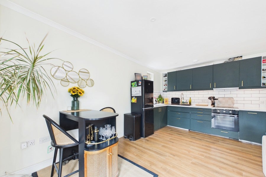 Flat Osnaburgh Hill in Surrey Heath