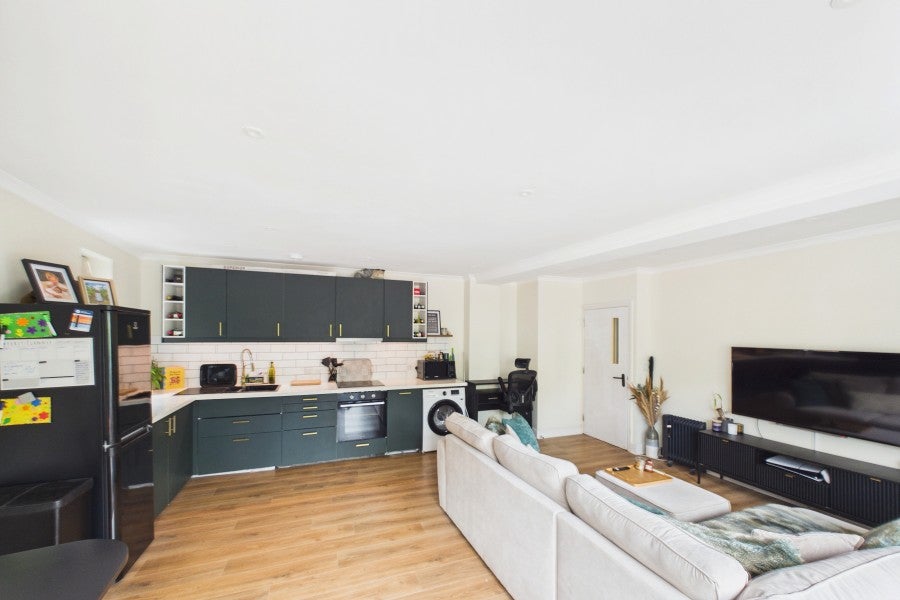 Flat Osnaburgh Hill in Surrey Heath