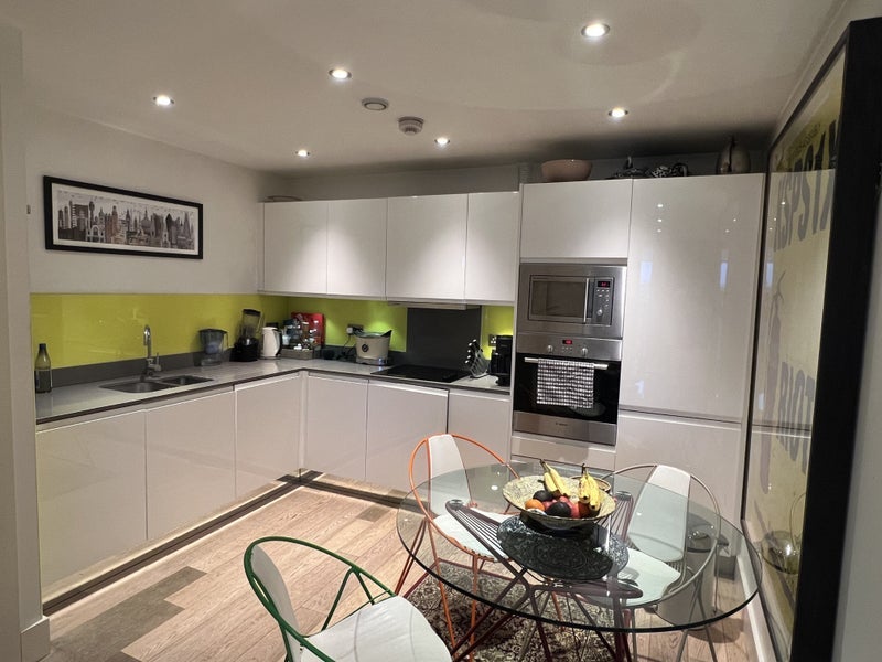 Room Fairfield Road in Greater London