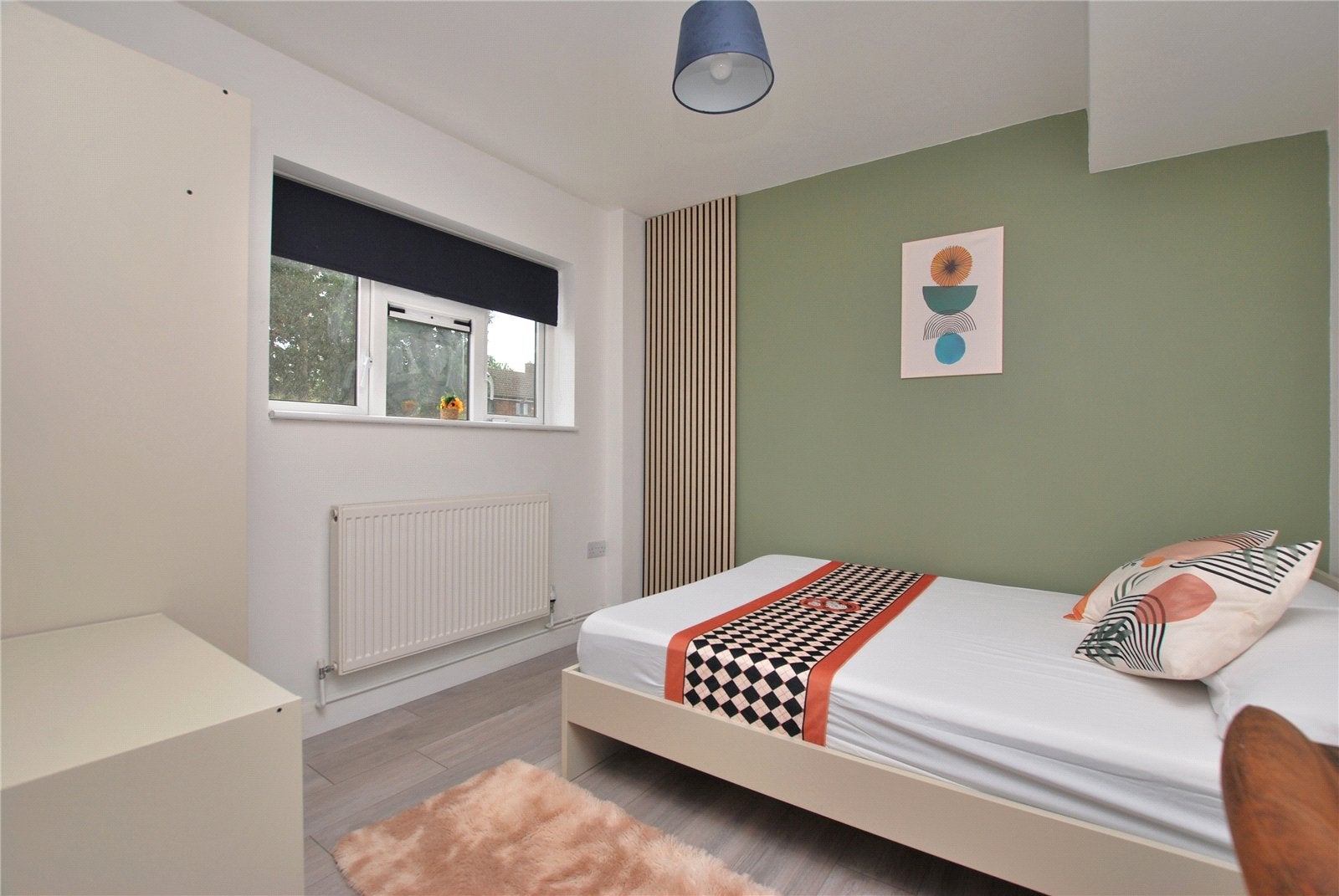 Room Broomfield in Guildford