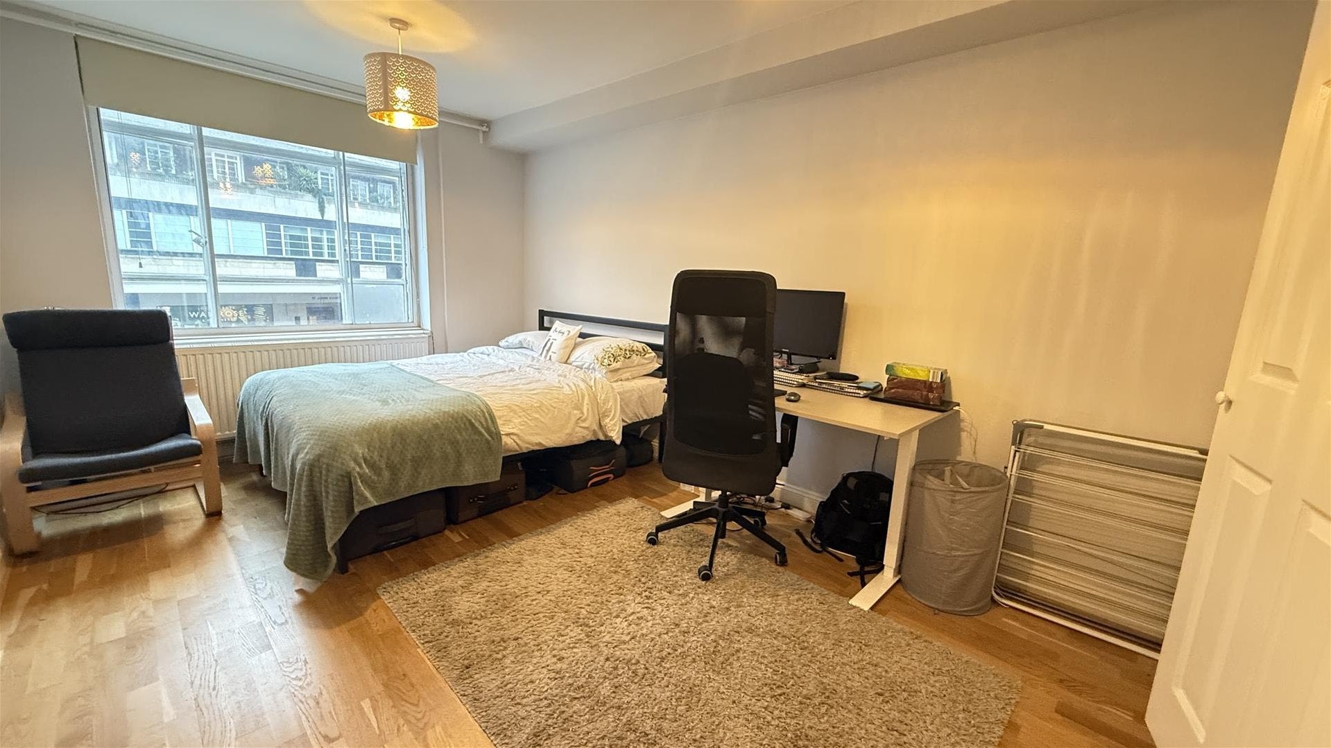 Flat Finchley Road in London