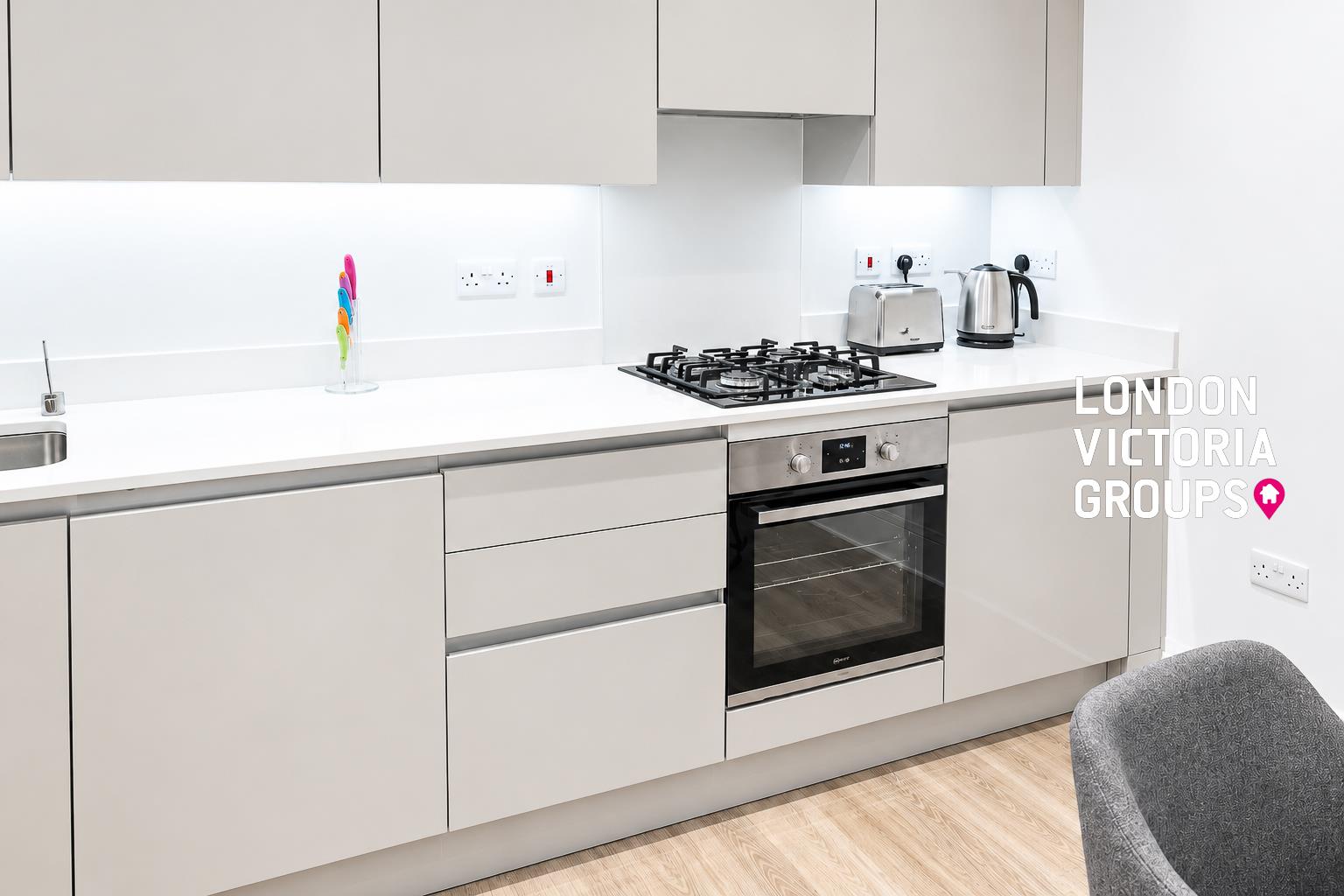 Flat Waterloo Road in Greater London