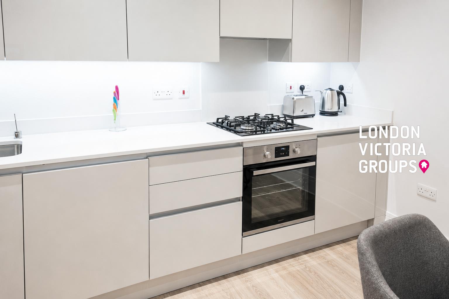 Flat Waterloo Road in Greater London