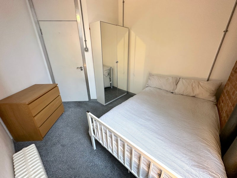Room Birchfield Street in Greater London