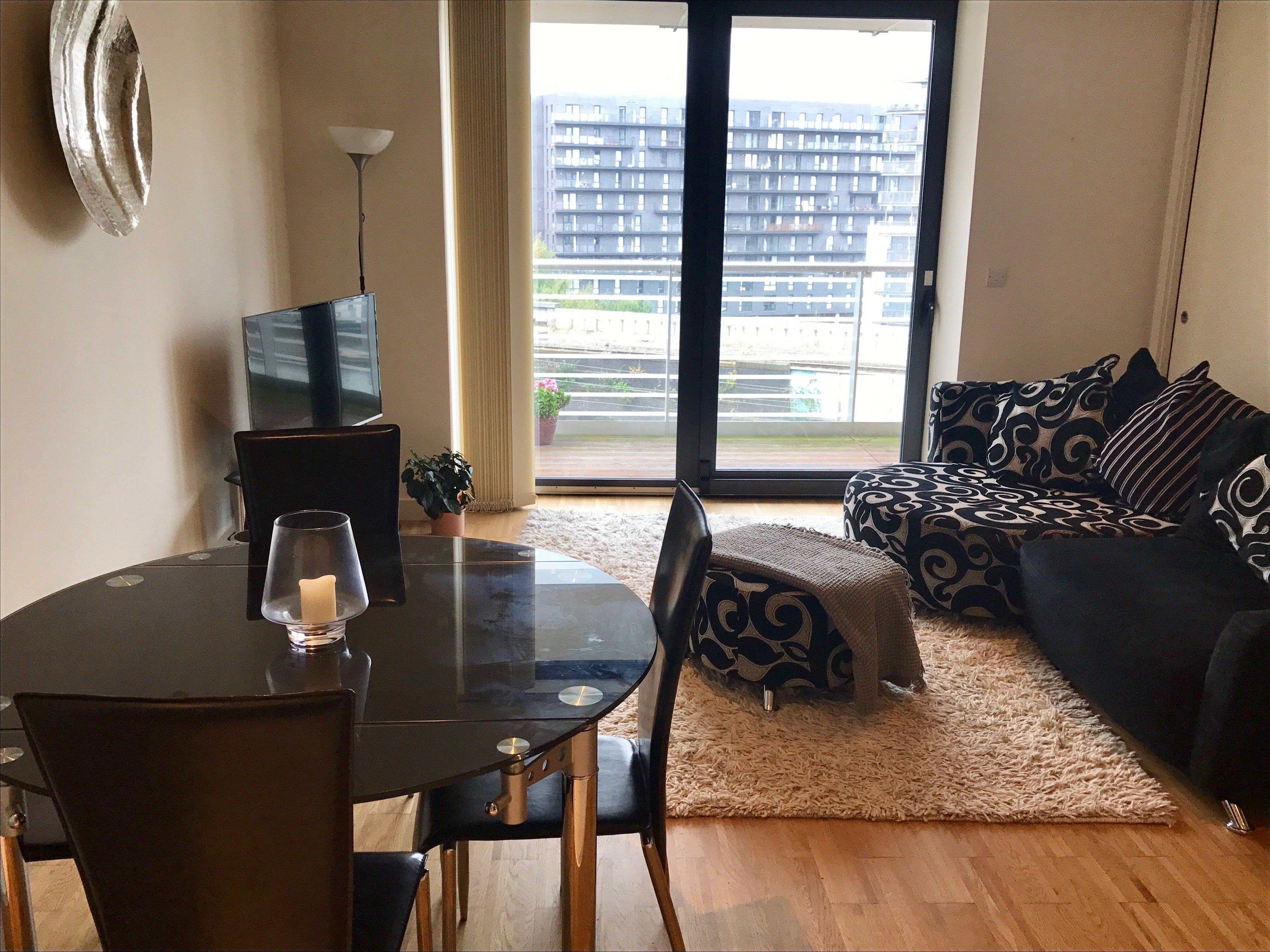 Flat Kelso Place in Manchester
