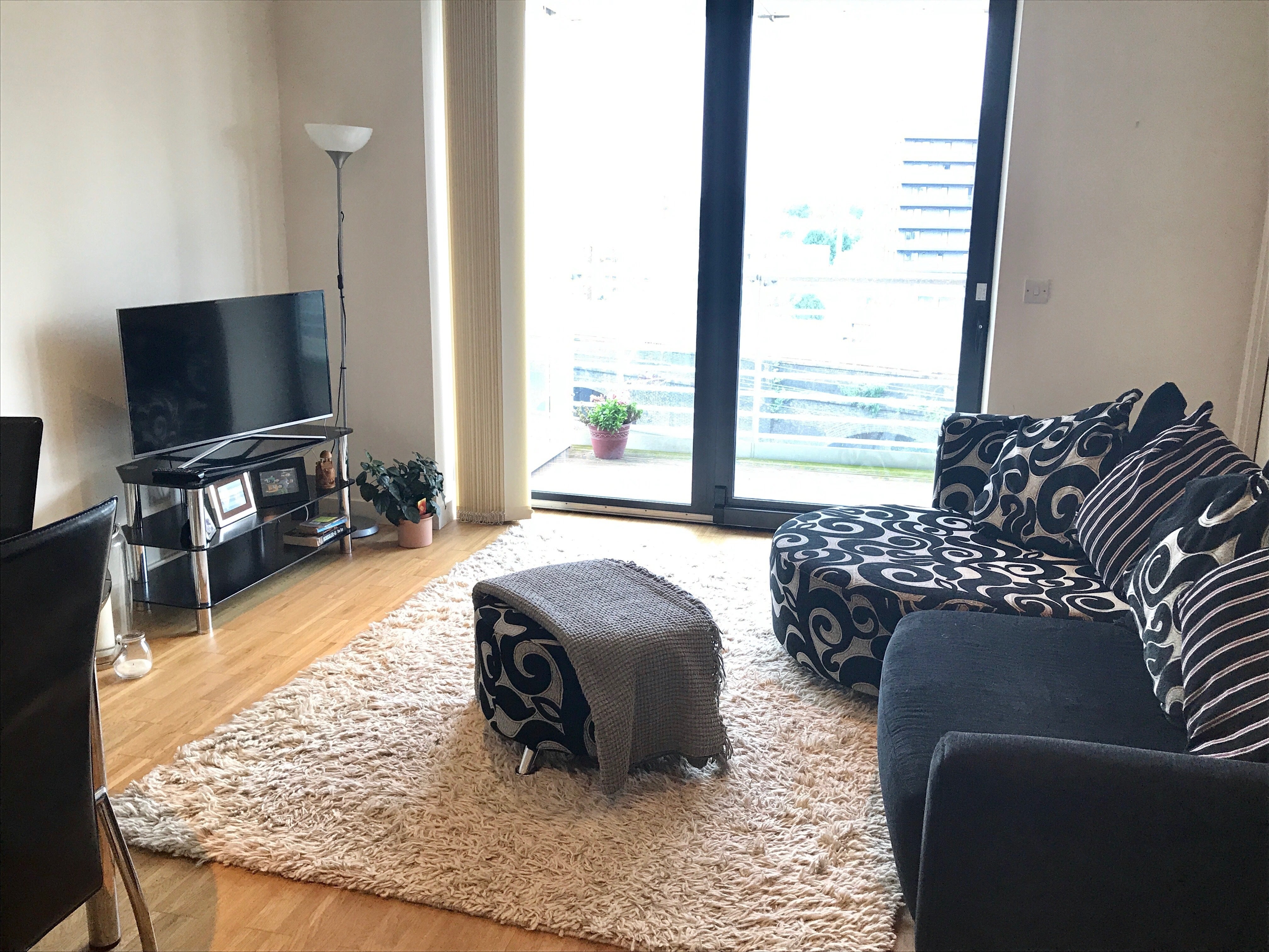 Flat Kelso Place in Manchester