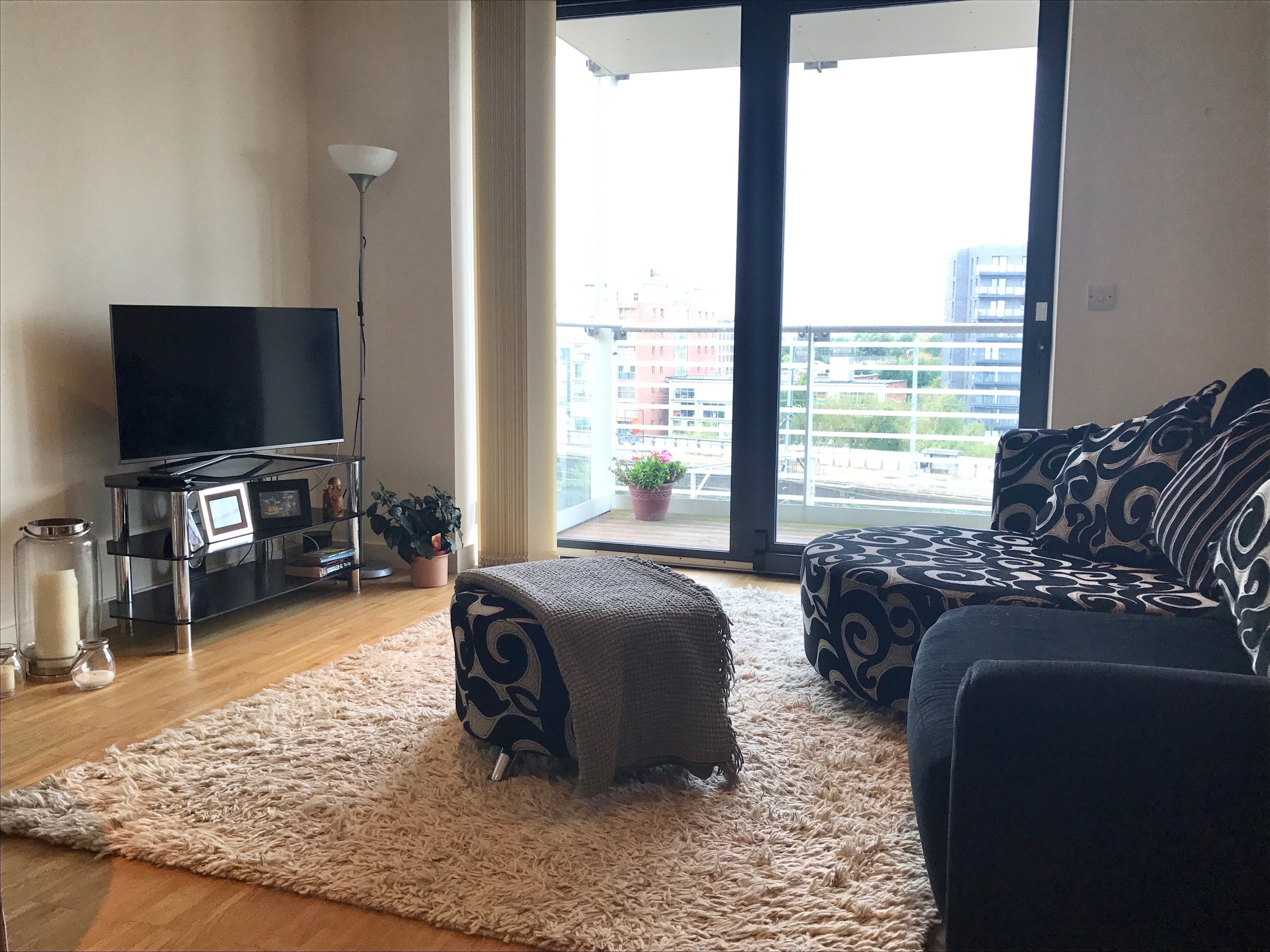 Flat Kelso Place in Manchester