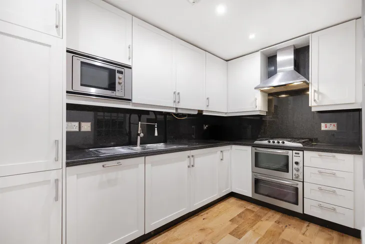 Flat Courtfield Gardens in Greater London