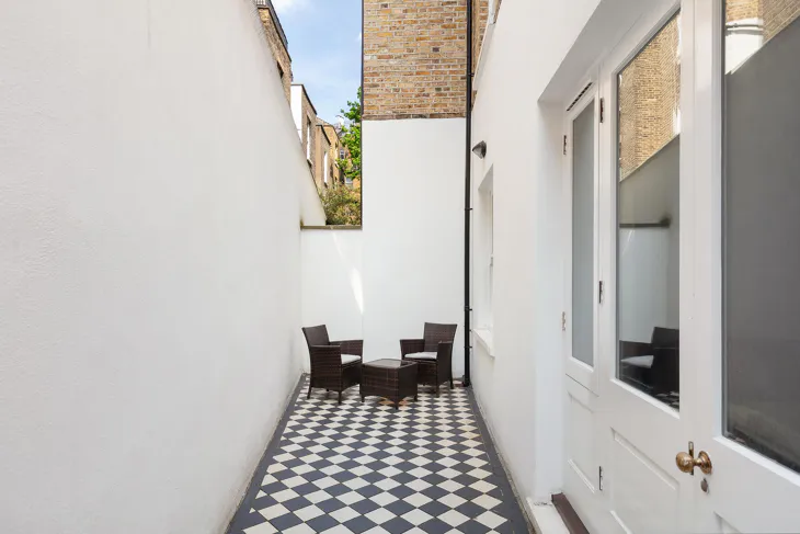 Flat Courtfield Gardens in Greater London