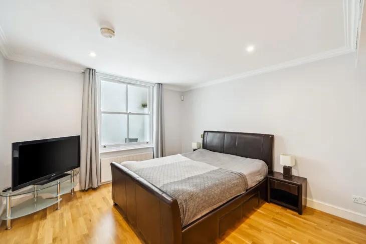 Flat Courtfield Gardens in Greater London
