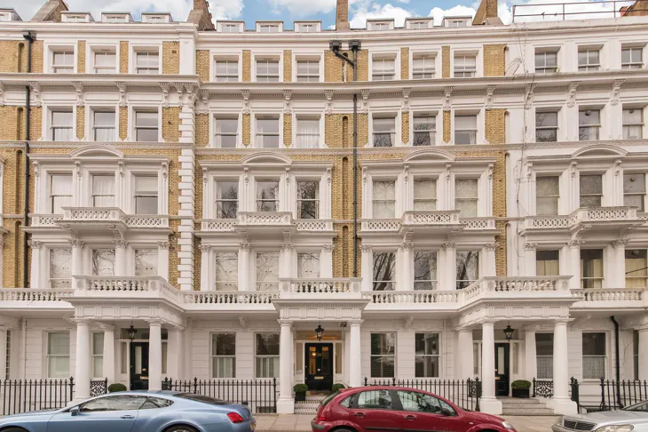 Flat Courtfield Gardens in Greater London