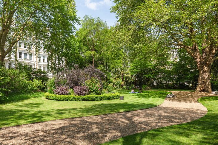 Flat Courtfield Gardens in Greater London