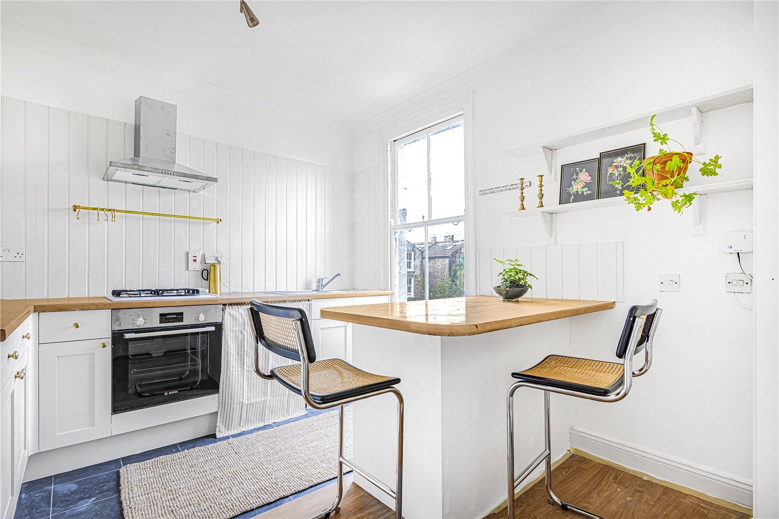 Flat Powerscroft Road in Greater London
