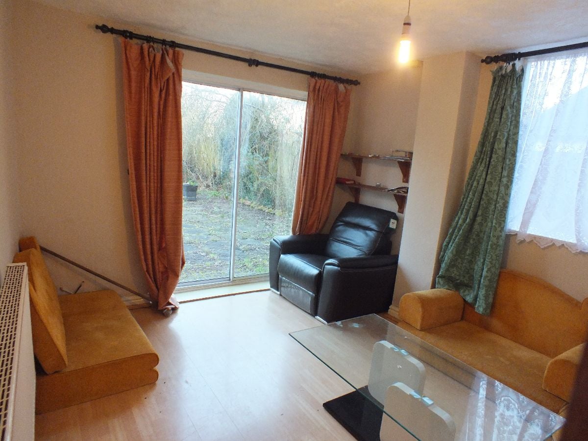 House Treetops Close in Leicester
