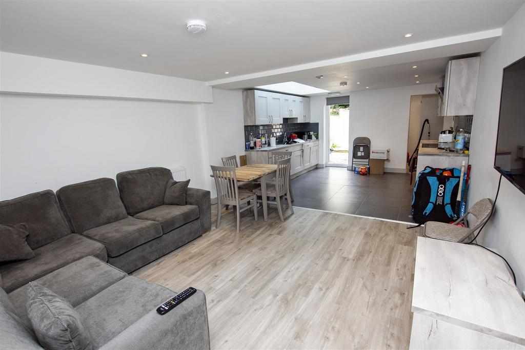 Flat Teignmouth Road in Birmingham