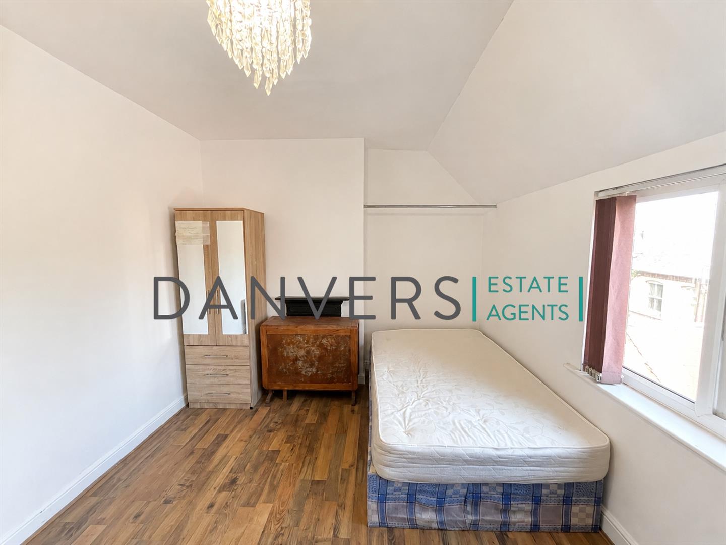 Room Evington Road in Leicester