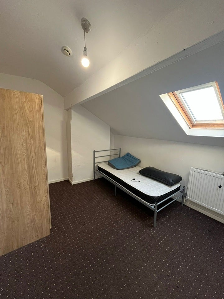 Room Shafton Place in Leeds