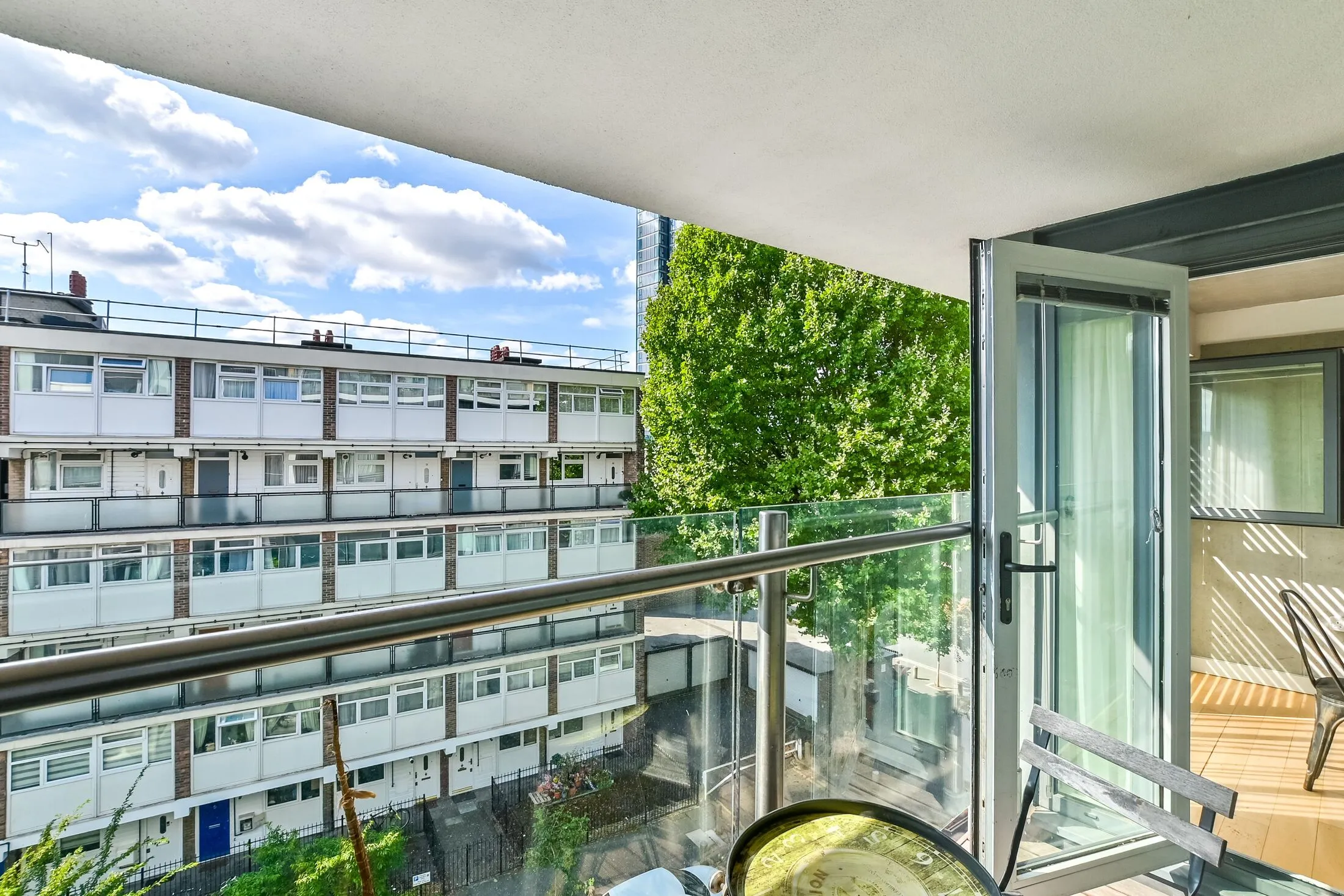 Flat Wellesley Terrace in Greater London