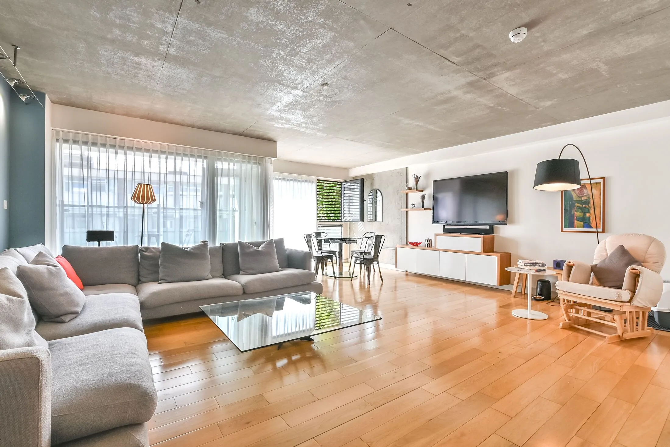Flat Wellesley Terrace in Greater London