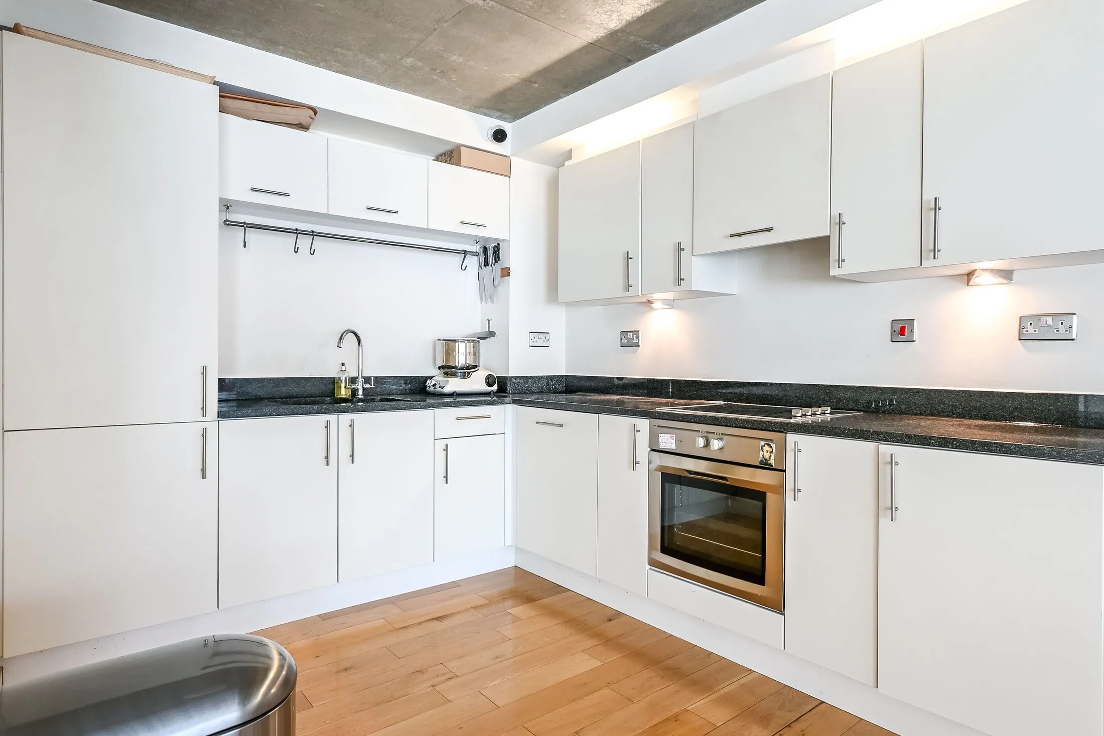 Flat Wellesley Terrace in Greater London