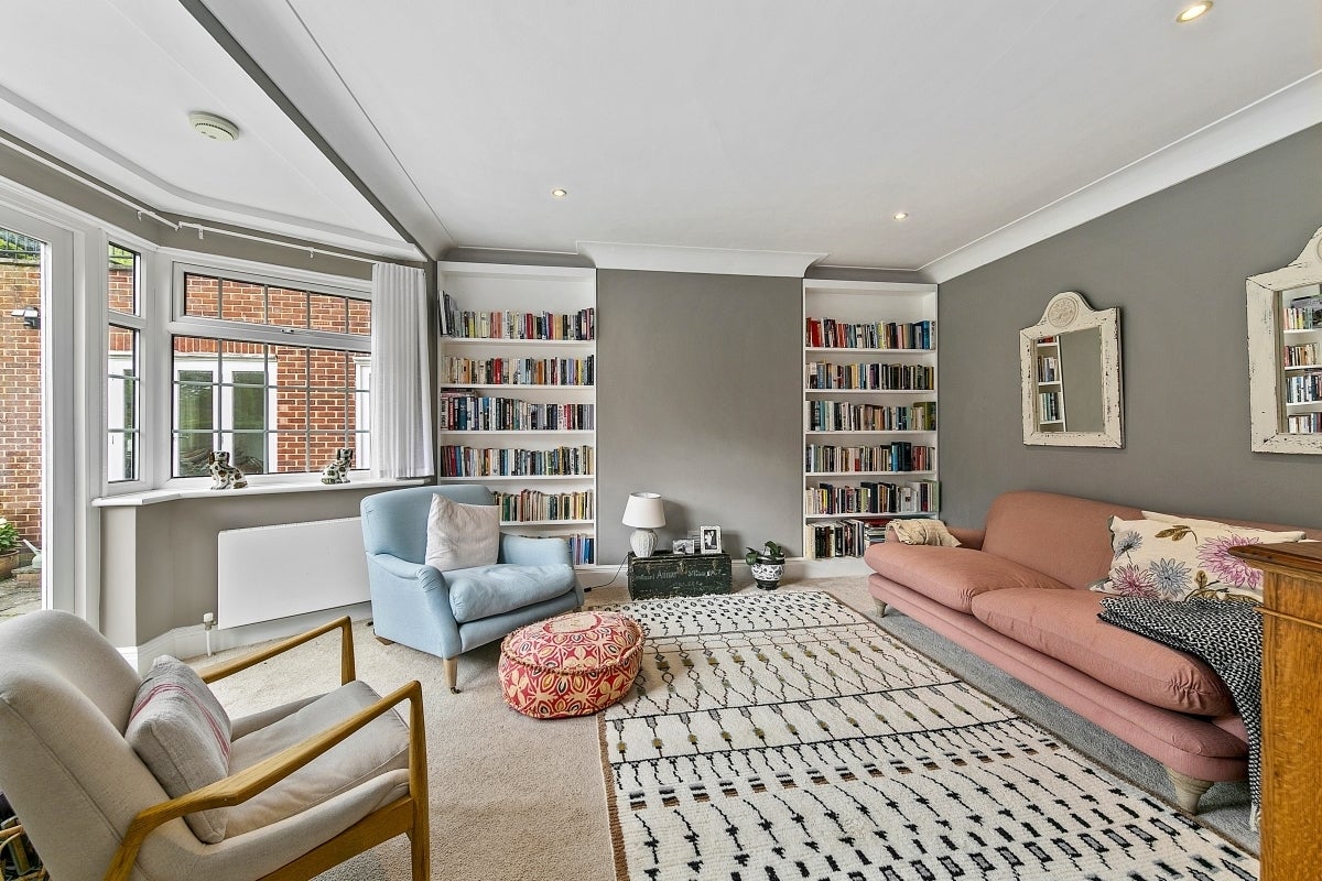 House Roedean Crescent in Greater London