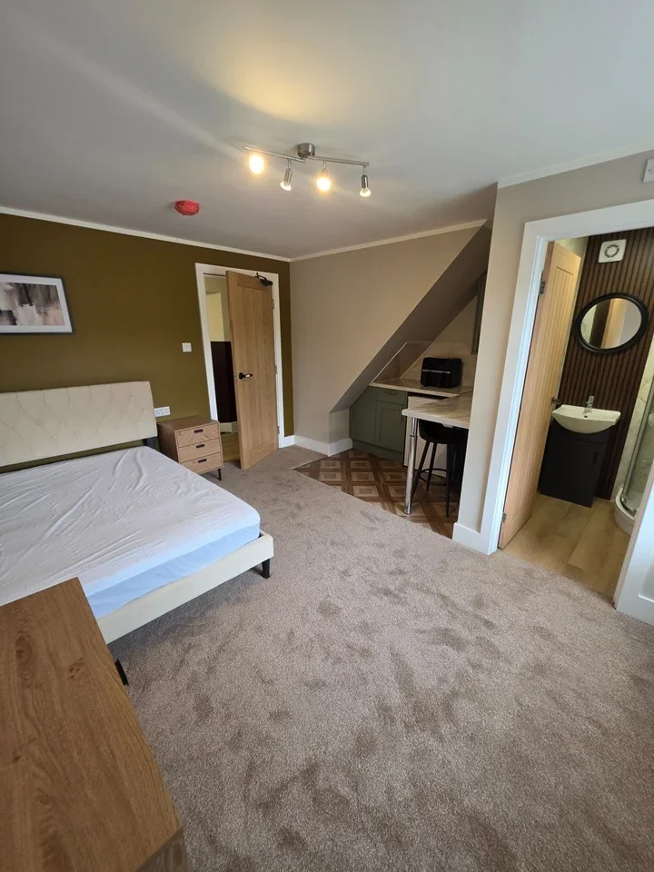 Room Mayman Close in Kirklees
