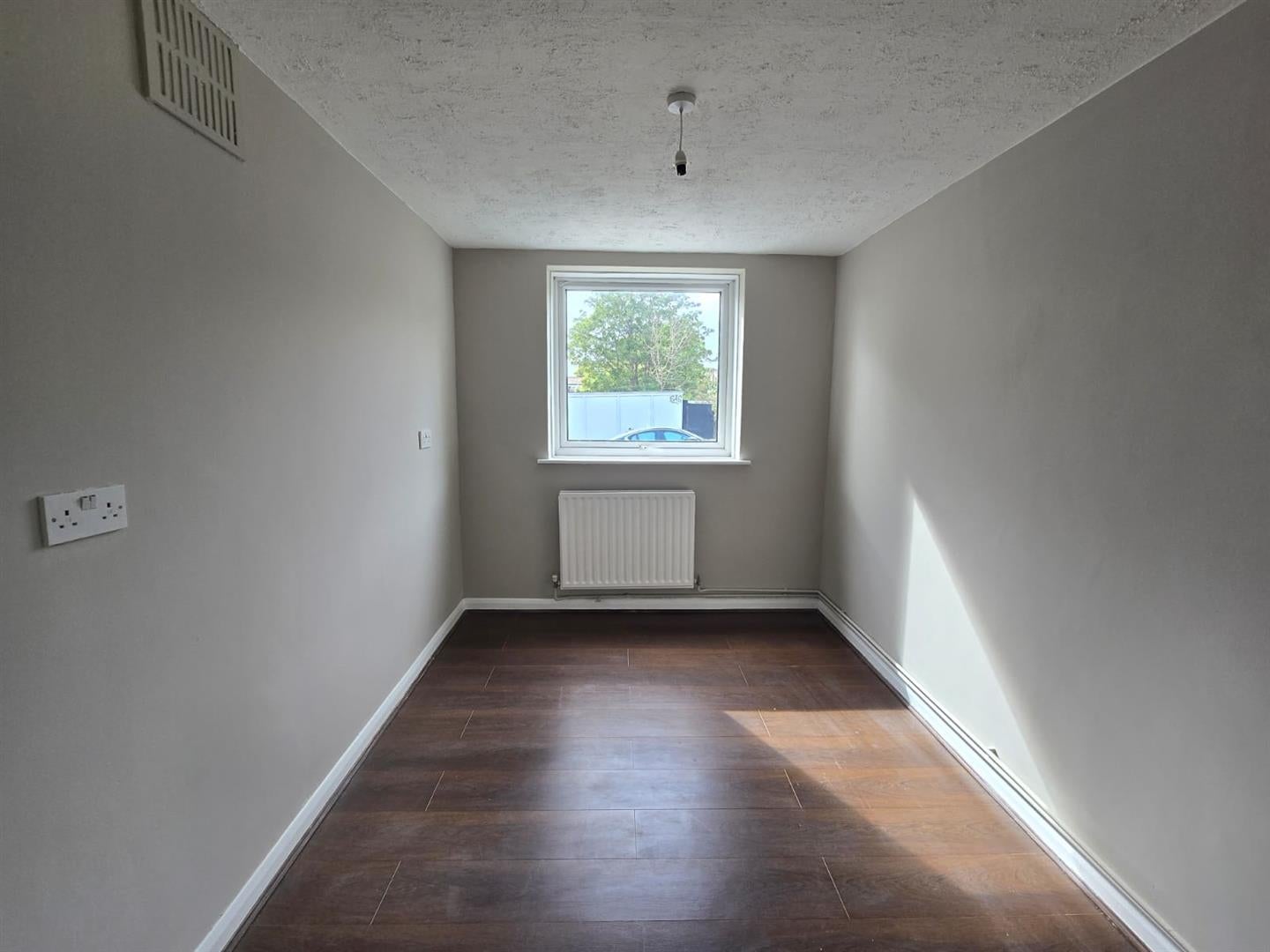Flat Waverley Road in Greater London