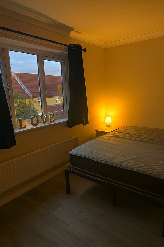 Room Fallowfields Drive in Greater London