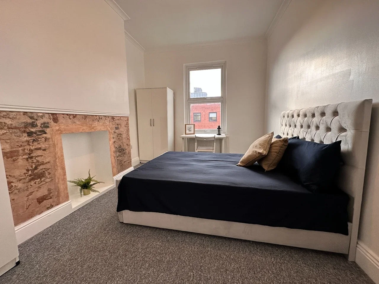 Room Salusbury Road in Greater London