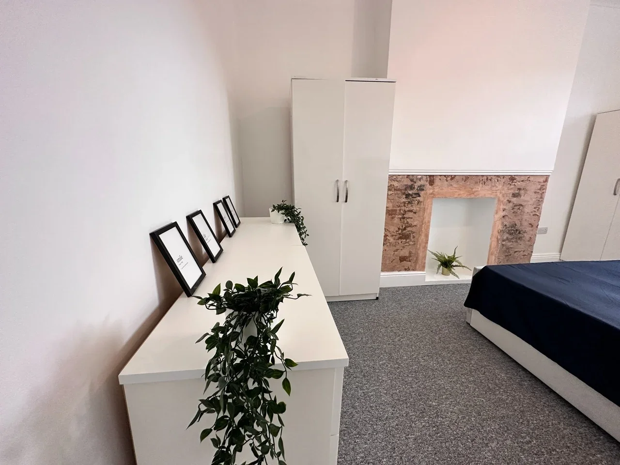 Room Salusbury Road in Greater London