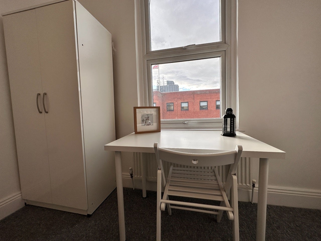 Room Salusbury Road in Greater London