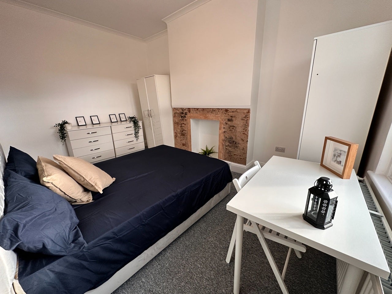 Room Salusbury Road in Greater London