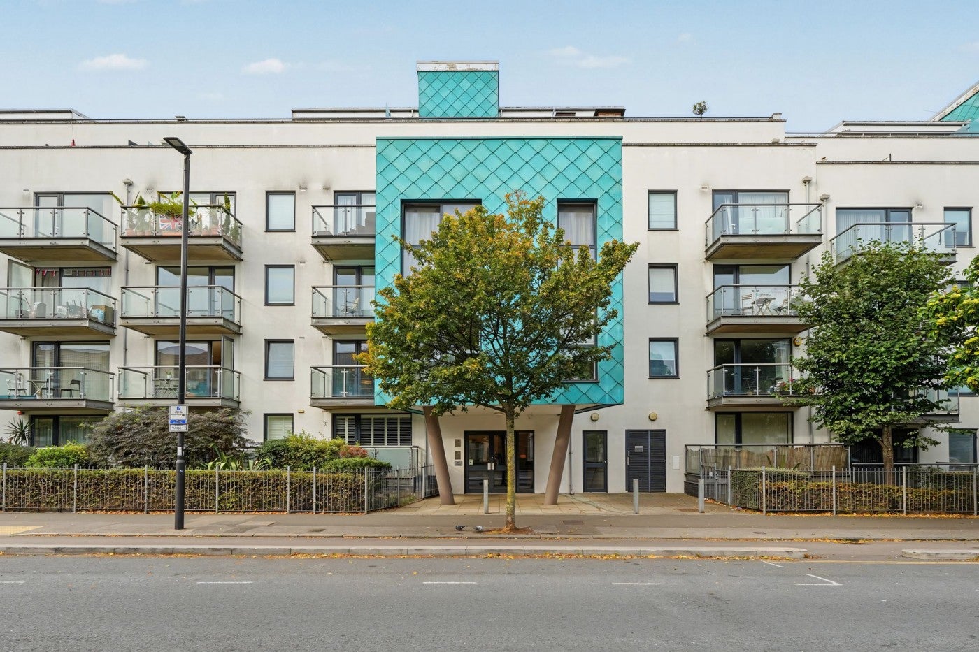 Flat Drayton Park in Greater London