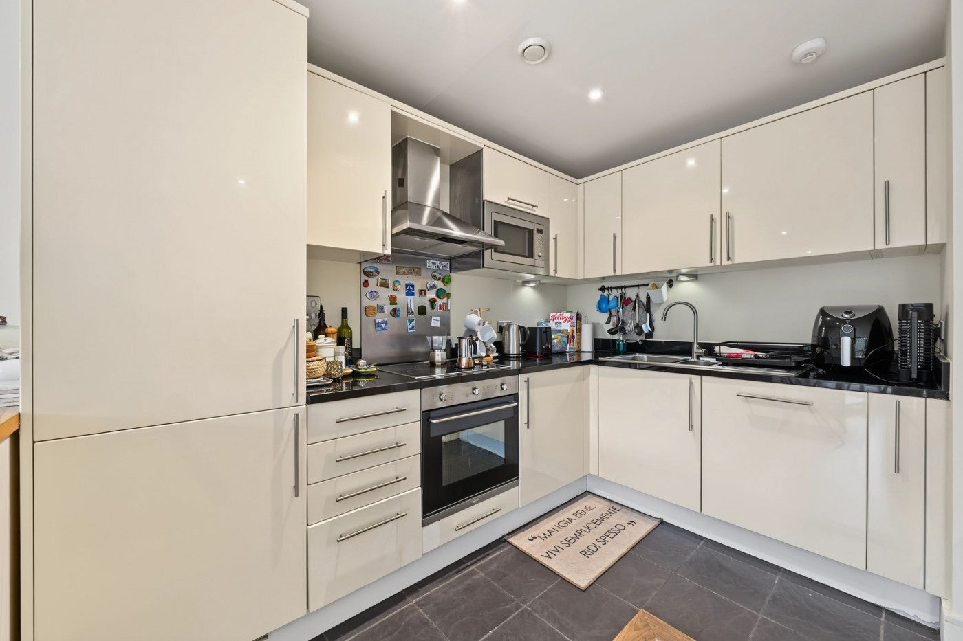 Flat Drayton Park in Greater London