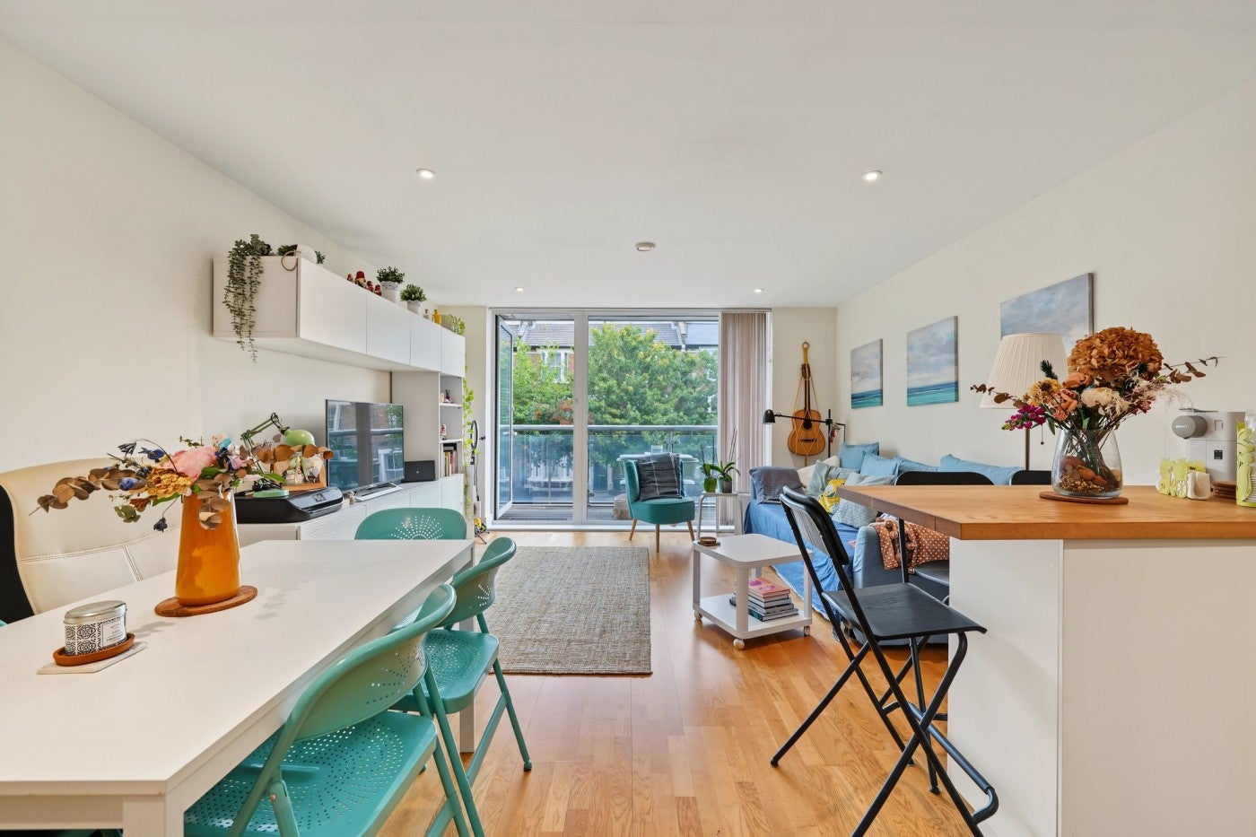 Flat Drayton Park in Greater London