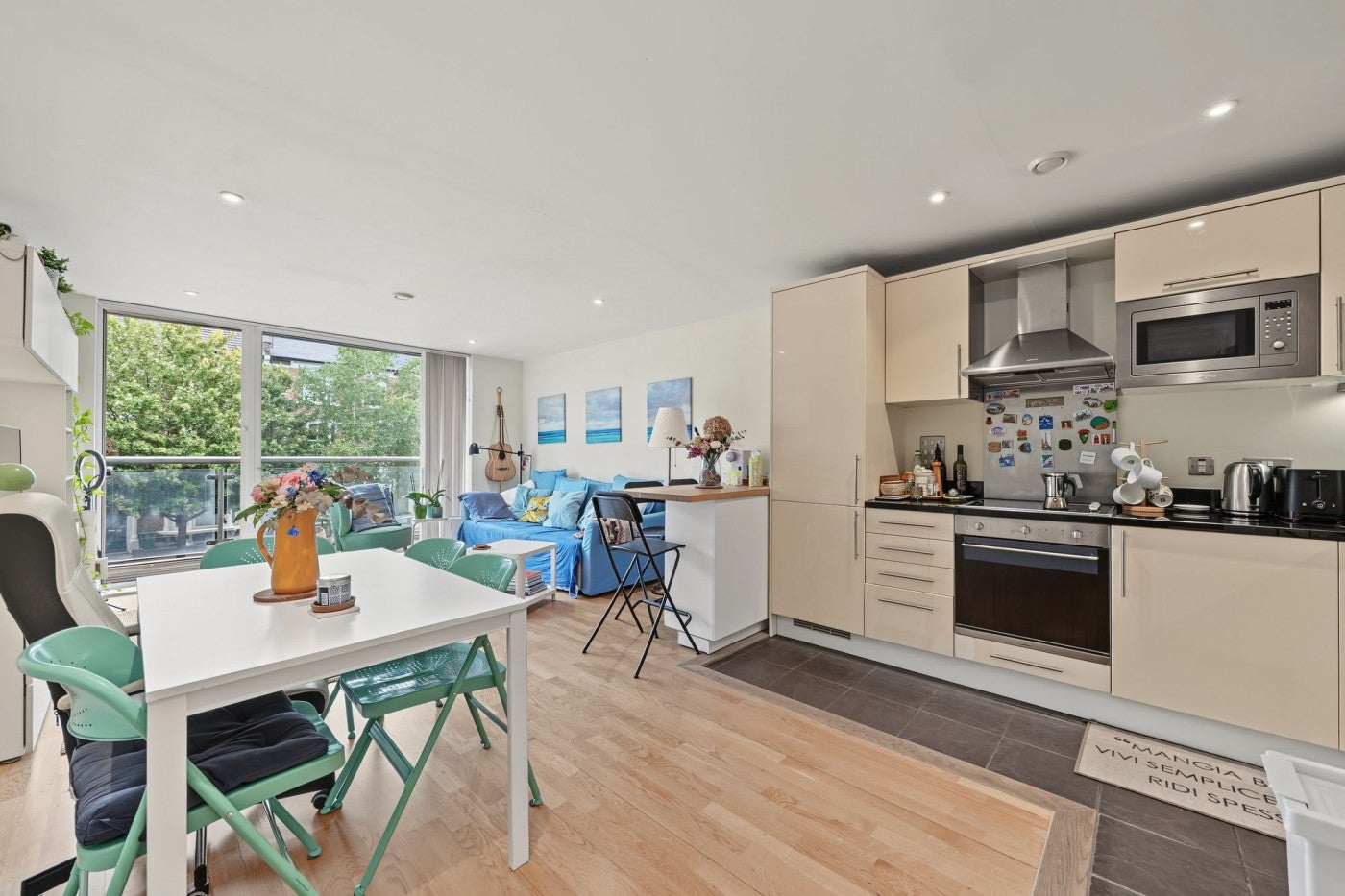 Flat Drayton Park in Greater London