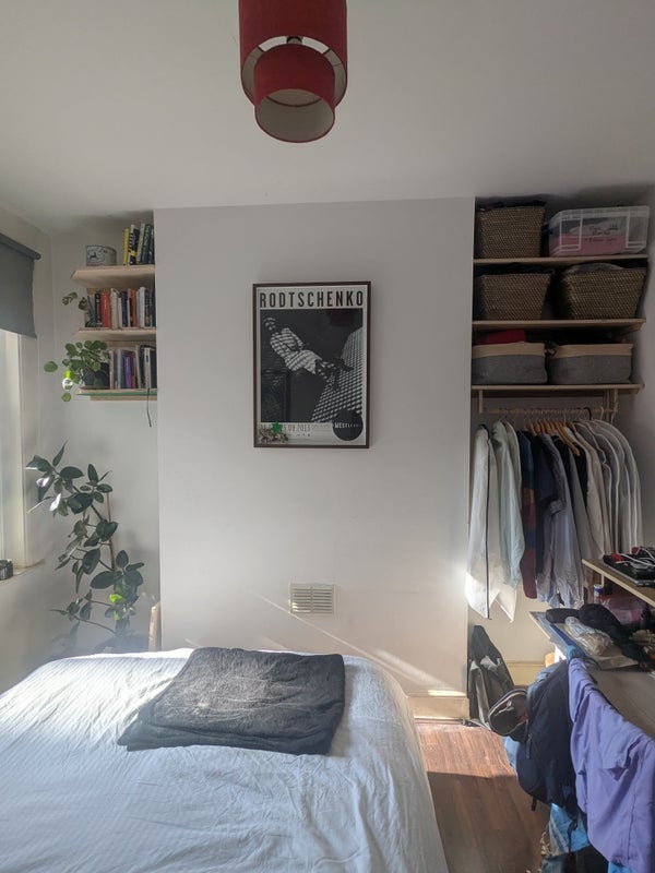 Room Ritches Road in Greater London