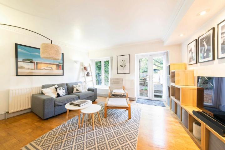 Flat Iverson Road in Greater London