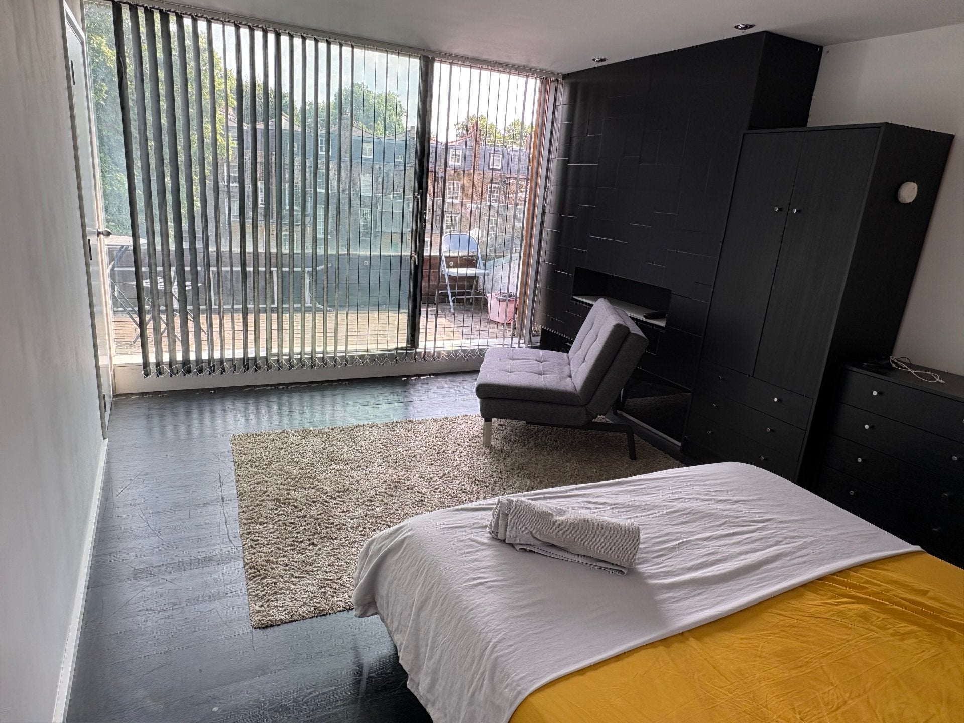 Flat Jamestown Road in Greater London
