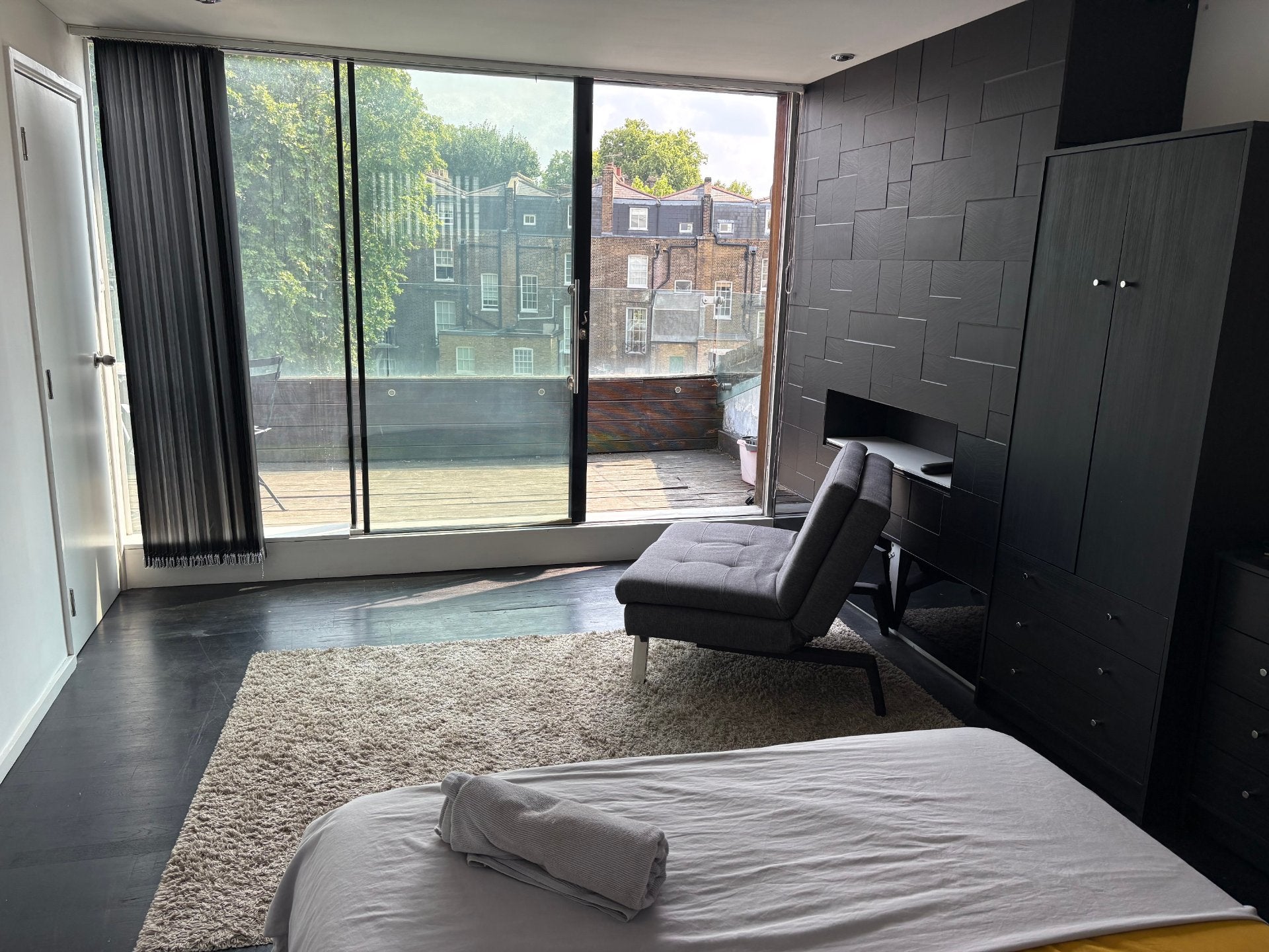 Flat Jamestown Road in Greater London