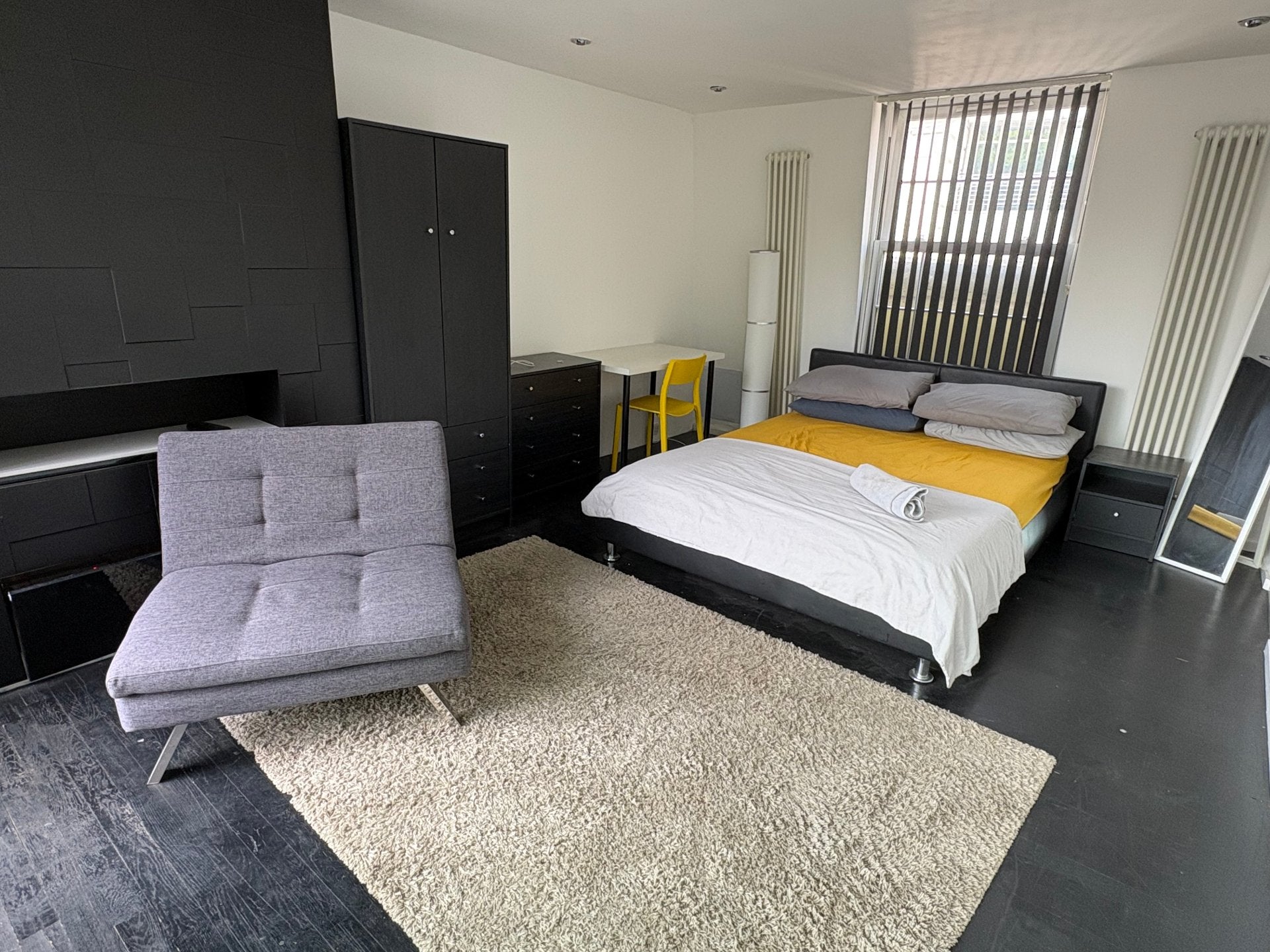 Flat Jamestown Road in Greater London