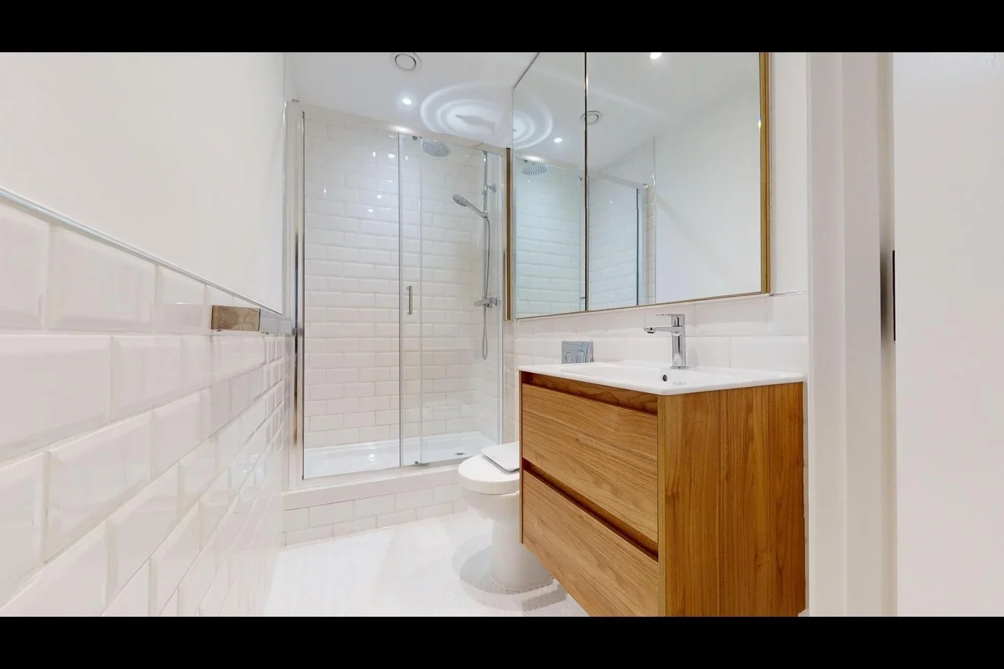 Flat Draycott Avenue in Greater London