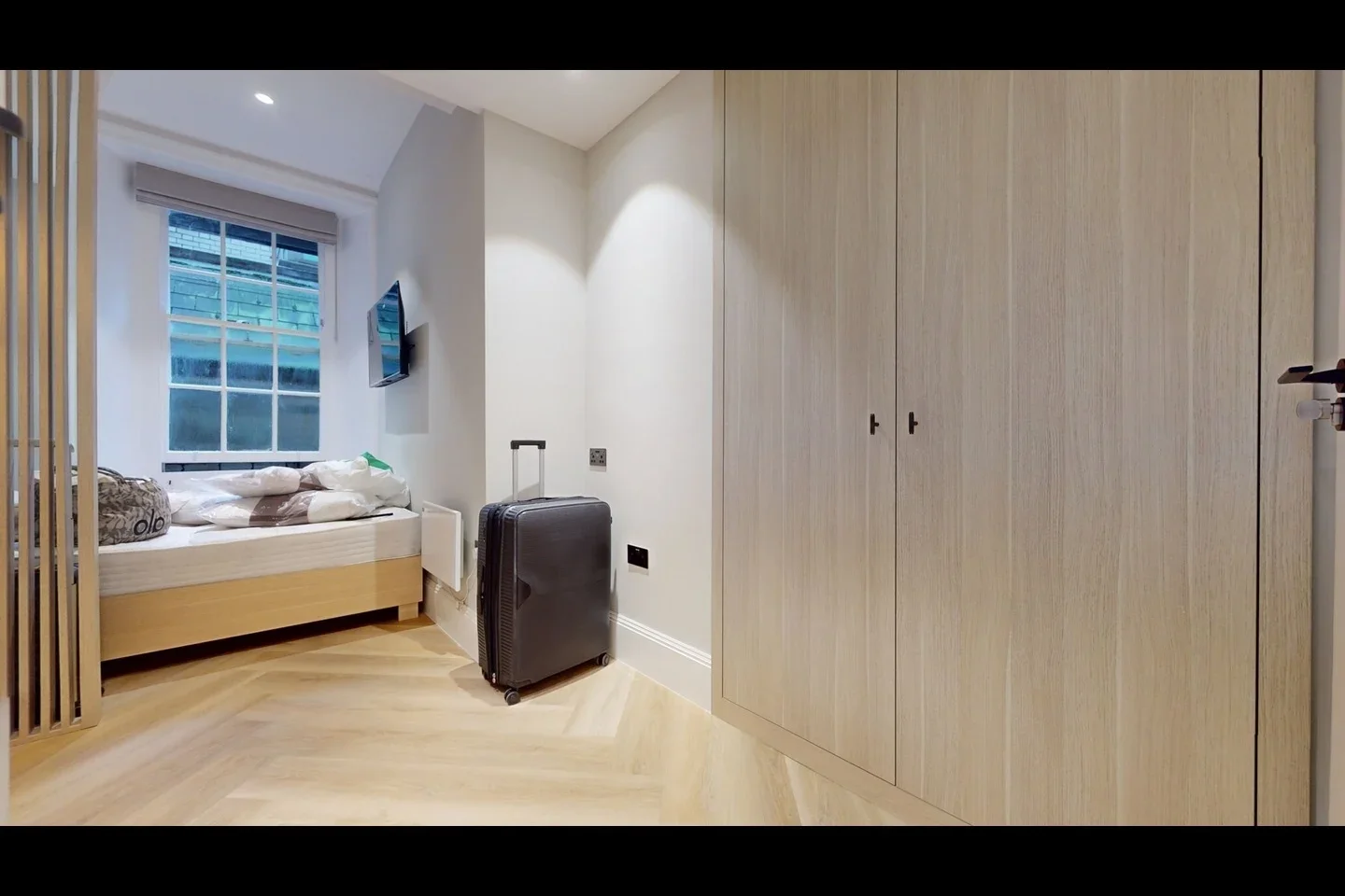 Flat Draycott Avenue in Greater London