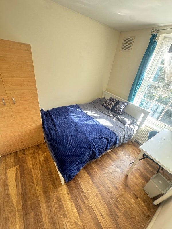 Room The Curve in Greater London