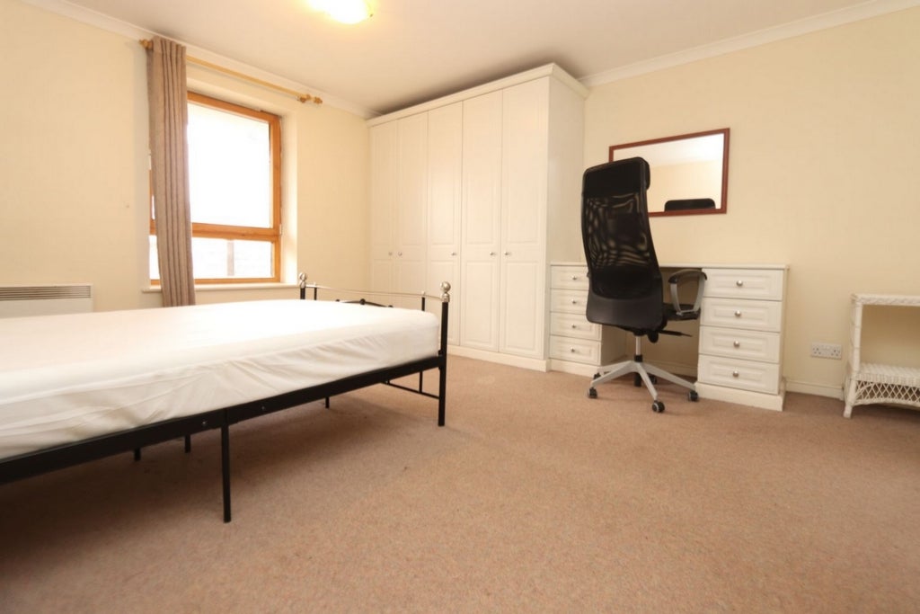 Room Globe Road in Greater London