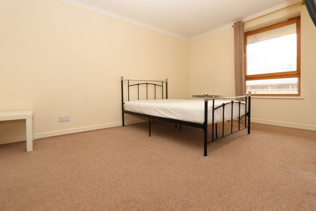 Room Globe Road in Greater London