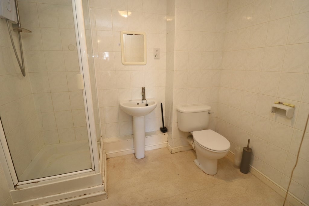 Room Globe Road in Greater London