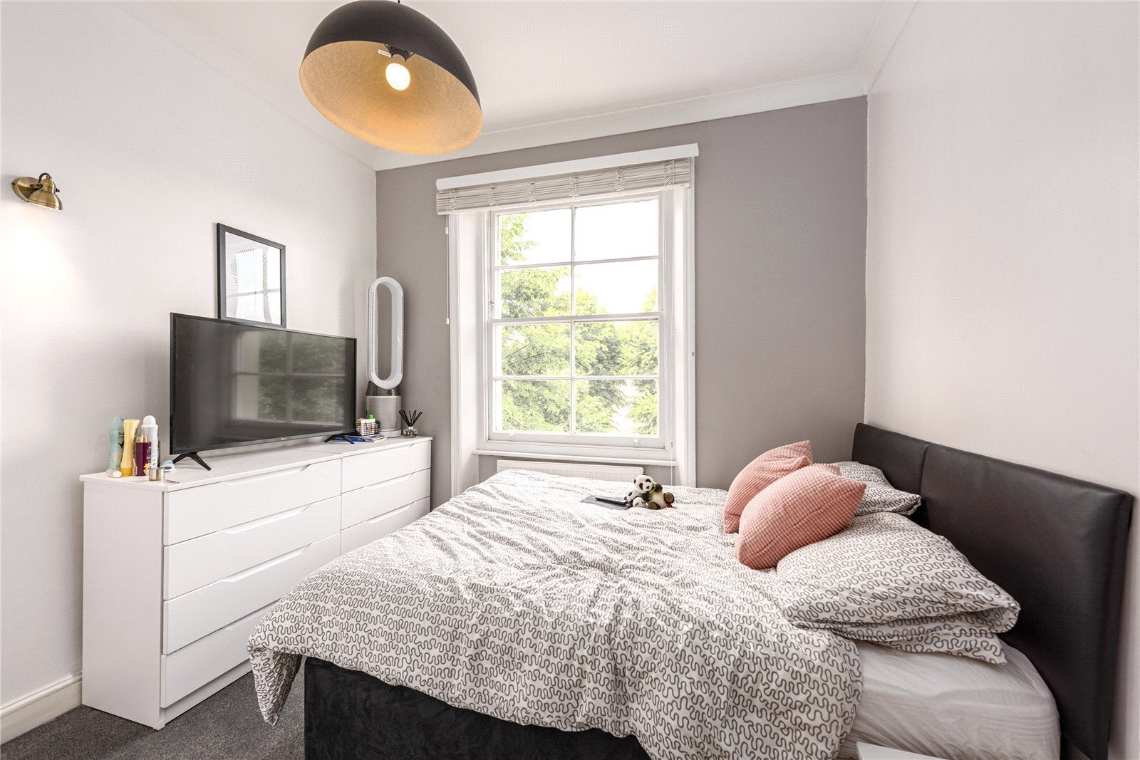Flat Clifton Gardens in City of Westminster
