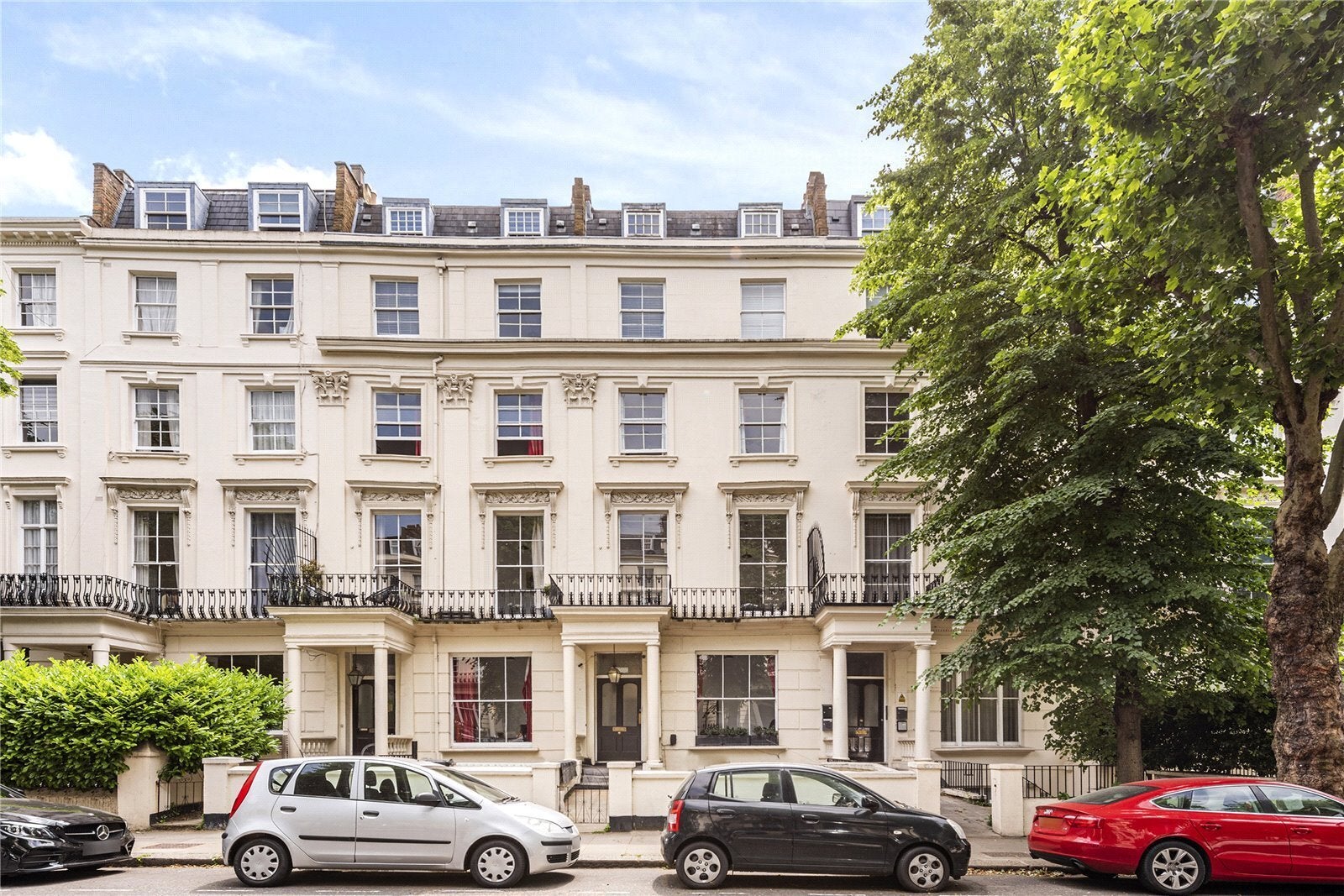 Flat Clifton Gardens in City of Westminster
